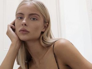 10 Foto Tunangan Cantik Patrice Evra, Model yang Sempat Jadi Selingkuhan 10 Foto Tunangan Cantik Patrice Evra, Model yang Sempat Jadi Selingkuhan