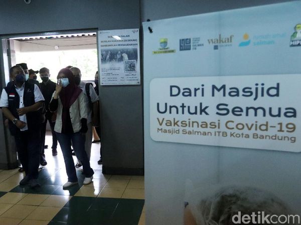 Masjid Salman ITB Jadi Sentra Vaksinasi COVID-19