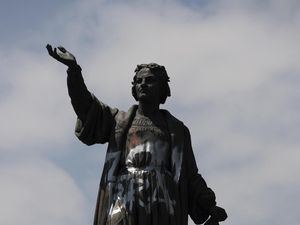 Dianggap Penjajah, Patung Christopher Columbus di Meksiko Diganti Dianggap Penjajah, Patung Christopher Columbus di Meksiko Diganti