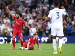 Kejadian ini lantas mengejutkan semua pemain, termasuk Salah yang langsung langsung meminta tim medis masuk ke lapangan. Laurence Griffiths/Getty Images.