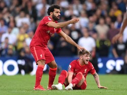 Elliott mengalami cedera parah usai ditekel oleh Pascal Struijk di menit ke-63 dalam pertandingan Liverpool vs Leeds United di Elland Road, Minggu (12/9/2021) malam WIB. Laurence Griffiths/Getty Images.