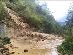 Parahnya Longsor di Enrekang, Putus Akses Jalan 4 Kecamatan!