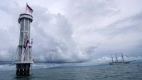 Bendera Merah Putih Dikibarkan di Mercusuar Ambalat