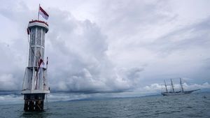 Bendera Merah Putih Dikibarkan di Mercusuar Ambalat