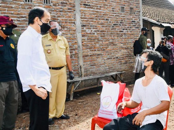 Momen Joko Widodo Menangis Haru Bertemu Presiden Jokowi