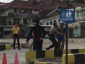 Pria Lampung Tanpa Tiket-Tes COVID Todong Pisau ke Petugas, Maksa Naik KA!