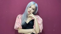 8 Foto Rose BLACKPINK yang Diberi Gelar Idol KPop Pemilik Tubuh Sempurna