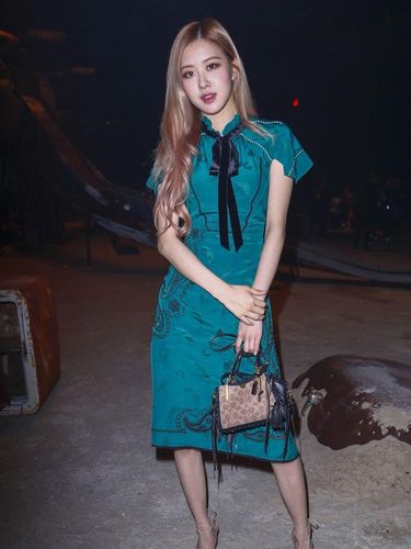 Rosé BLACKPINK Dikabarkan Hadir di Met GALA Tahun Ini!