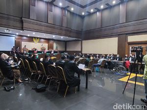 Eks Komisaris Utama Akui PT ASABRI Pernah Beli Saham yang Sudah Suspend Eks Komisaris Utama Akui PT ASABRI Pernah Beli Saham yang Sudah Suspend