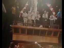 Heboh Ibu-ibu di Makassar Berjoget Ria-Tak Bermasker di Kapal Wisata