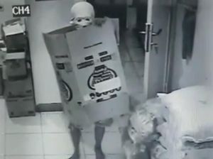 Maling Bertopeng Bobol Minimarket di Pandeglang, Rokok Habis Dikuras