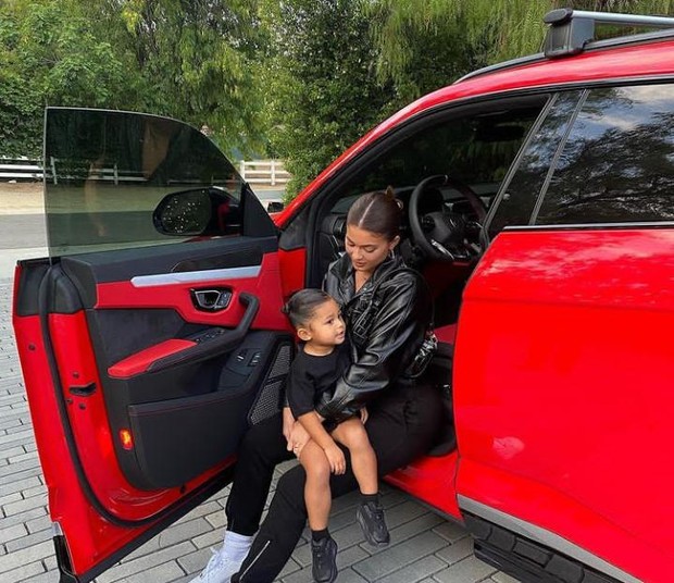 (Total harga mobil koleksi Kylie Jenner diperkirakan mencapai 72 Miliar/Foto: instagram.com/kyliejenner) Total harga mobil koleksi Kylie Jenner diperkirakan mencapai 72 Miliar/Foto: instagram.com/kyliejenner
