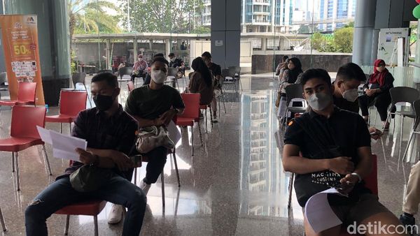 Ngapain Jauh-jauh ke AS Buat Vaksin Pfizer? Di Menara Bank Mega Juga Ada