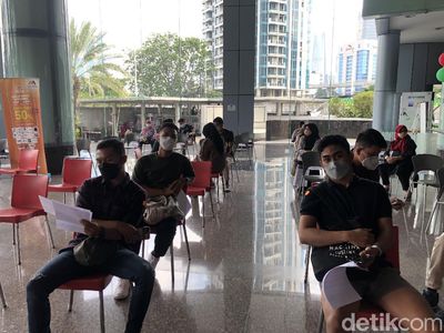 Ngapain Jauh-jauh ke AS Buat Vaksin Pfizer? Di Menara Bank Mega Juga Ada