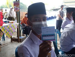 Pelajar-Santri di Sleman Disuntik Vaksin, PTM Segera Dilaksanakan