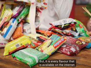 YouTuber Inggris Cicipi Puluhan Indomie, Rasa Mie Celor hingga Iga Penyet