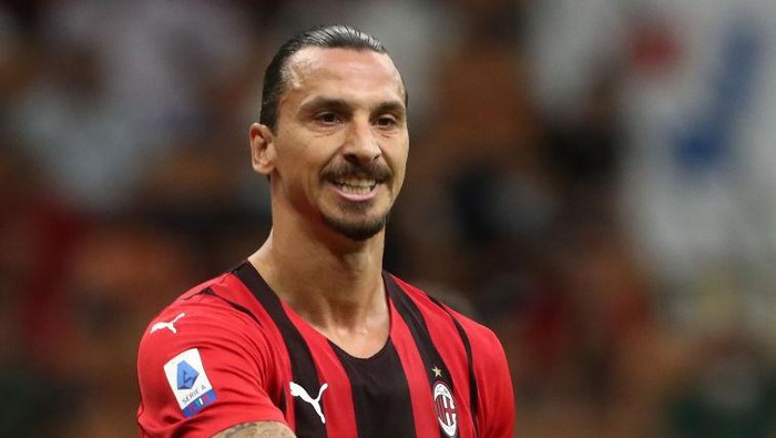 MILAN, ITALY - SEPTEMBER 12: Zlatan Ibrahimovic of AC Milan gestures during the Serie A match between AC Milan and SS Lazio at Stadio Giuseppe Meazza on September 12, 2021 in Milan, Italy. (Photo by Marco Luzzani/Getty Images)
