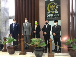 Pimpinan DPR Rapat Hari Ini Cek Surat Golkar soal Pengganti Azis Syamsuddin