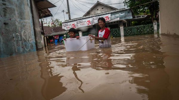Intensitas Hujan Tinggi, Rangkasbitung Terendam Banjir