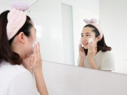 Begini Cara Bersihkan Wajah yang Benar agar Kulit Makin Glowing