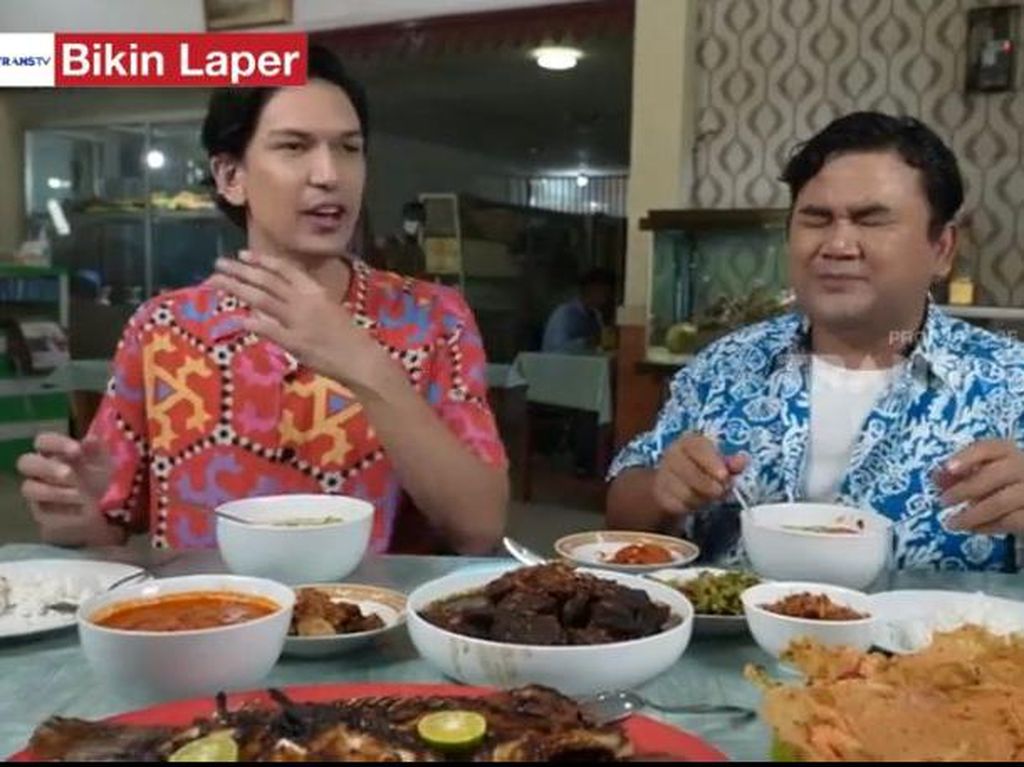 Bikin Laper! Sedapnya Soto Betawi yang Disantap Ncess Nabati dan Dimas Beck Bikin Laper! Sedapnya Soto Betawi yang Disantap Ncess Nabati dan Dimas Beck