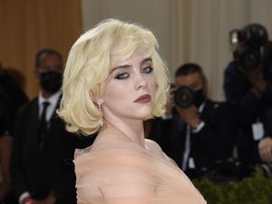 Kanye West Sebut Billie Eilish Sindir Travis Scott karena Hal Ini