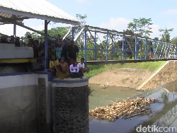 Mayat Bayi Ditemukan Bercampur Sampah di Sungai Bondoyudo Lumajang
