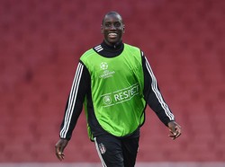 Demba Ba Pensiun, Lihat Lagi Golnya ke Gawang Liverpool yang Melegenda