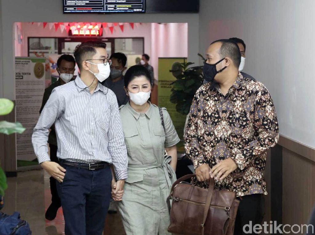 Desiree Tarigan Ungkap Perasaannya Lihat Pernikahan Bams Bermasalah Desiree Tarigan Ungkap Perasaannya Lihat Pernikahan Bams Bermasalah