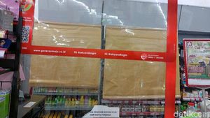 Potret Etalase Rokok di Minimarket di Jakarta Ditutup Kain hingga Kertas