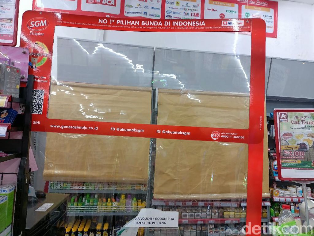 Potret Etalase Rokok di Minimarket di Jakarta Ditutup Kain hingga Kertas