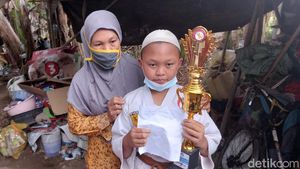 Ini Ibu yang Kayuh Sepeda 27 Km Demi Antar Anak Ikut Kejuaraan Karate