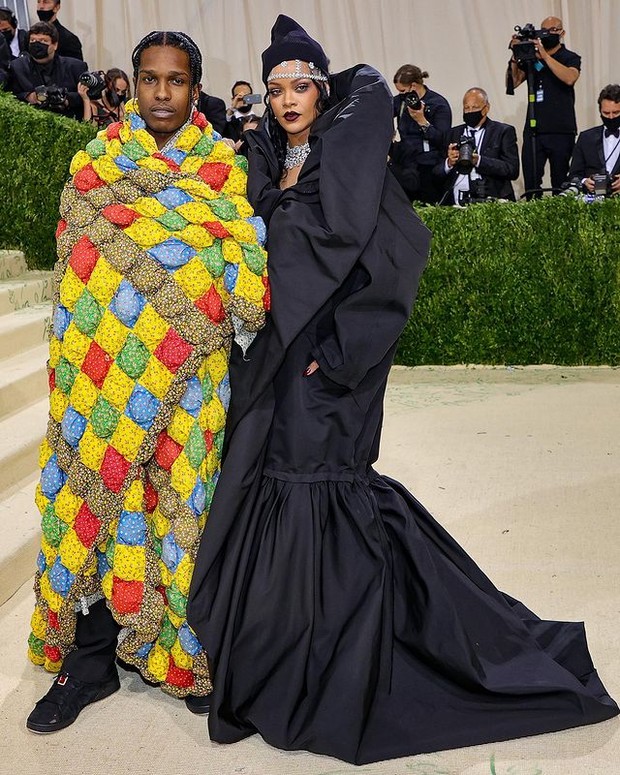 Couple pertama ada Rihanna dan ASAP Rocky.