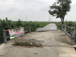 Jembatan yang Jadi Biang Penumpukan Sampah di Kali Busa Kini Tambah Rusak
