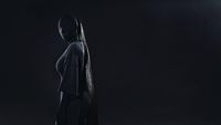 7 Gaya Kim Kardashian Tutupi Seluruh Wajah, Viral Jadi Meme Mirip Dementor