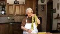 Klasik! Ini Proses Pembuatan Pasta Tradisional dari Para Nenek di Italia