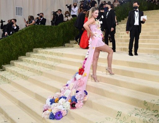 NEW YORK, NEW YORK - SEPTEMBER 13: Lili Reinhart attends The 2021 Met Gala Celebrating In America: A Lexicon Of Fashion at Metropolitan Museum of Art on September 13, 2021 in New York City.   Theo Wargo/Getty Images/AFP (Photo by Theo Wargo / GETTY IMAGES NORTH AMERICA / Getty Images via AFP)