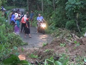 Longsor Terjadi di 2 Titik Trenggalek Usai Hujan Deras
