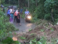 Longsor Terjadi di 2 Titik Trenggalek Usai Hujan Deras