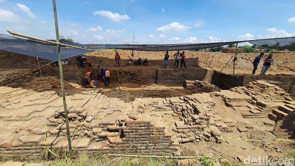 Kemegahan Gerbang Istana Paman Hayam Wuruk di Situs Kumitir