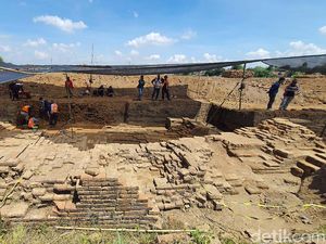 Kemegahan Gerbang Istana Paman Hayam Wuruk di Situs Kumitir