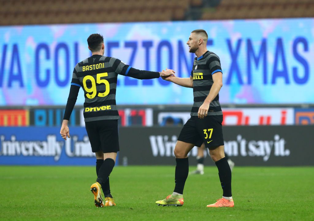 MILAN, ITALY - AUGUST 21: Milan Skriniar of FC Internazionale celebrates after scoring the opening goal during the Serie A match between FC Internazionale v Genoa CFC at Stadio Giuseppe Meazza on August 21, 2021 in Milan, Italy. (Photo by Marco Luzzani/Getty Images)