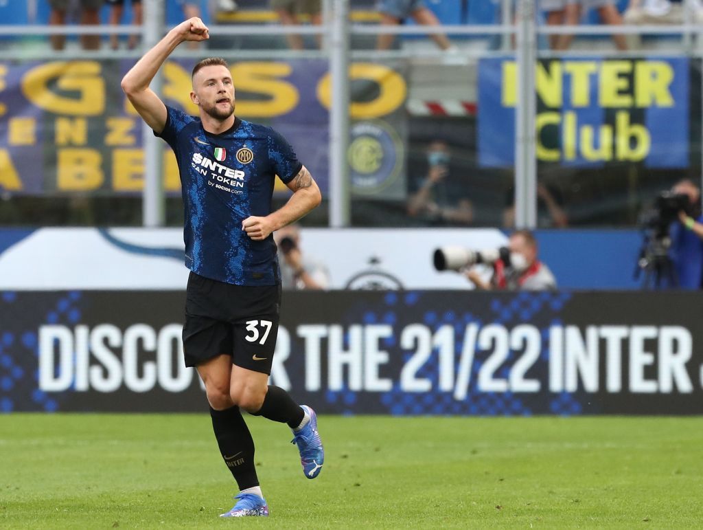 MILAN, ITALY - AUGUST 21: Milan Skriniar of FC Internazionale celebrates after scoring the opening goal during the Serie A match between FC Internazionale v Genoa CFC at Stadio Giuseppe Meazza on August 21, 2021 in Milan, Italy. (Photo by Marco Luzzani/Getty Images)