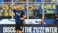 Milan Skriniar terikat kontrak dengan Inter Milan sampai Juni 2023. Conte tentu sudah kenal betul dengan pemain ini dan bisa menjadi penguat pertahanan Tottenham yang rapuh. (Foto: Getty Images)