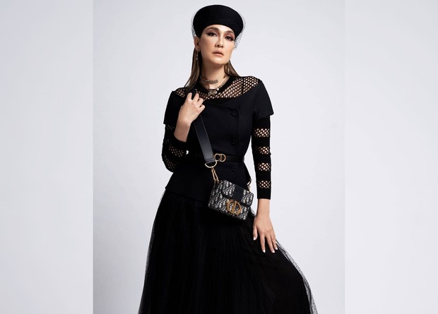 Koleksi Outfit Mewah Luna Maya