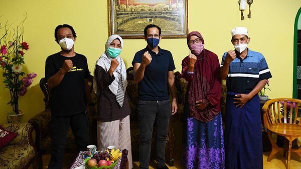 Momen Nadiem Menginap di Rumah Guru Penggerak Usai Blusukan
