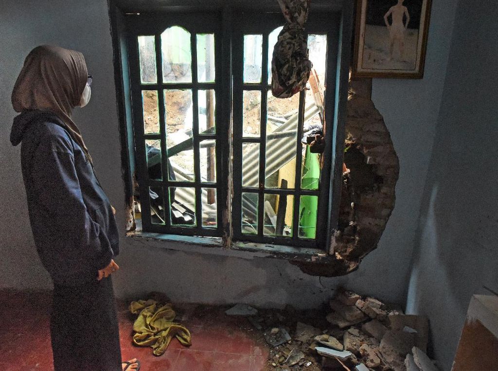 Angin Kencang di Konawe, 2 Warga Terluka dan 3 Rumah Rusak Angin Kencang di Konawe, 2 Warga Terluka dan 3 Rumah Rusak