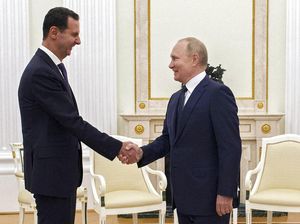 Kehangatan Al-Assad dan Putin dalam Pertemuan Mendadak di Moskow