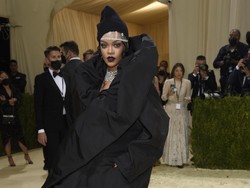 Rahasia Pola Makan Rihanna yang Bertubuh Ideal dan Tetap Makan Enak 