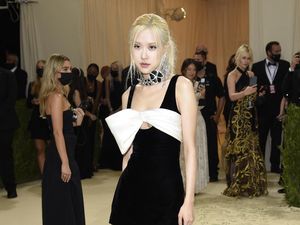 Rose BLACKPINK dan 6 Idol KPop Pernah Hadiri MET Gala, Siwon Jadi yang Pertama